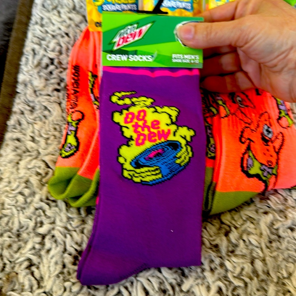 Mtn dew “do the dew” mens crew socks
